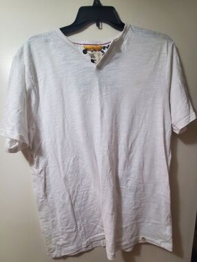 Free Planet Men's White Notch-Neck Short Sleeve Shirt Size XL